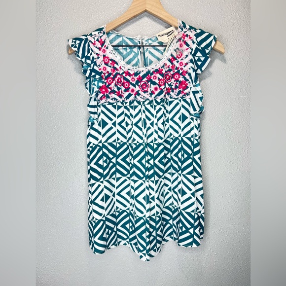 NWT! Savanna Jane Embroidered Floral Ruffle Sleeve Top Size Small - Picture 1 of 5